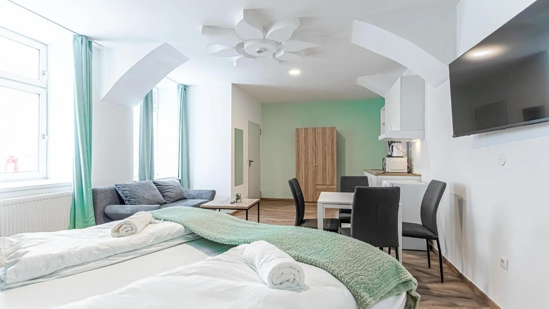 Apartment Barrier-Free: 2 Neighboring Apt. Ideal For Groups Vienna