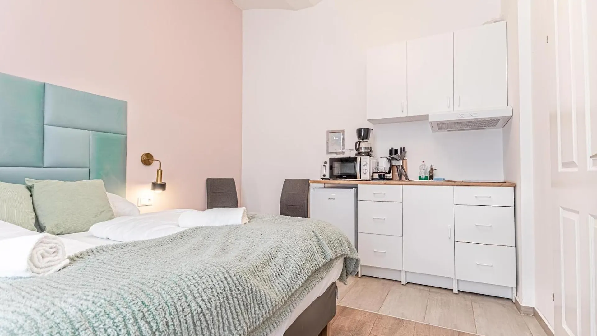Barrier-Free: 2 Neighboring Apt. Ideal For Groups Vienna Austria