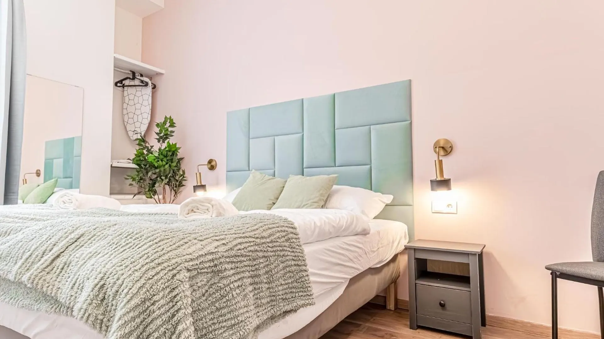 Apartment Barrier-Free: 2 Neighboring Apt. Ideal For Groups Vienna
