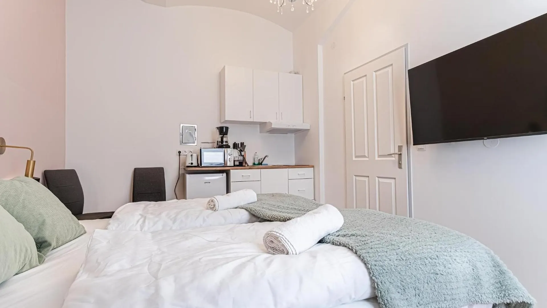 Barrier-Free: 2 Neighboring Apt. Ideal For Groups Vienna Austria