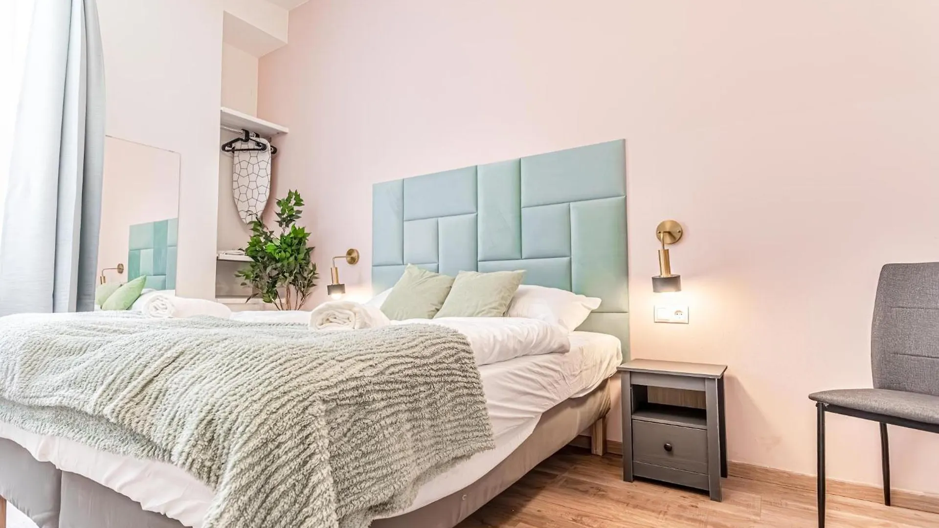 Barrier-Free: 2 Neighboring Apt. Ideal For Groups Vienna Apartment