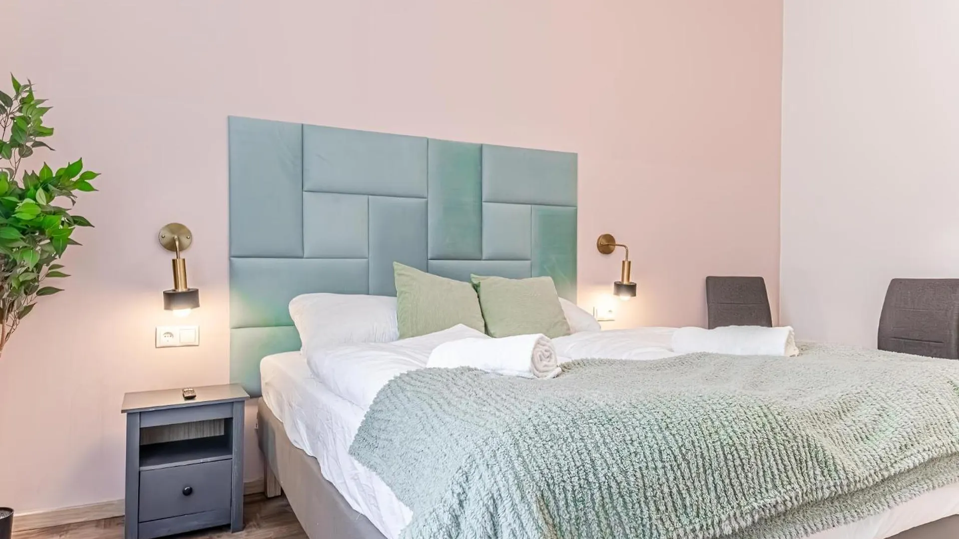 Barrier-Free: 2 Neighboring Apt. Ideal For Groups Vienna Apartment