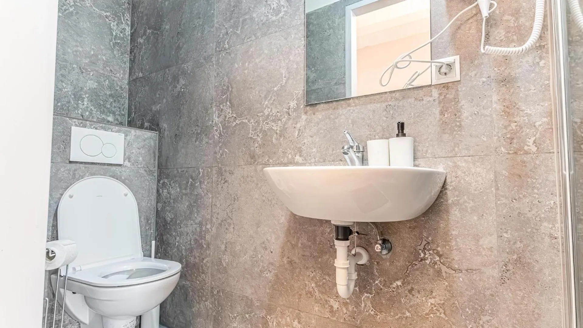 Barrier-Free: 2 Neighboring Apt. Ideal For Groups Vienna